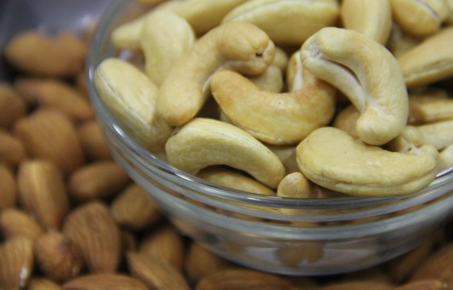 hạt điều rang muối là gì